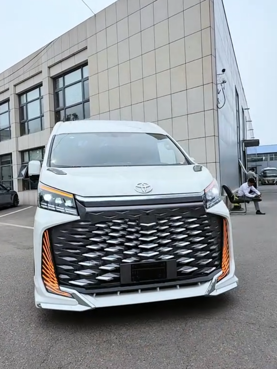 Beautiful white colour Toyota HiAce Model 2025 Overview 🥺🥰  #drive #overview #van #toyota #hiace #carreview 