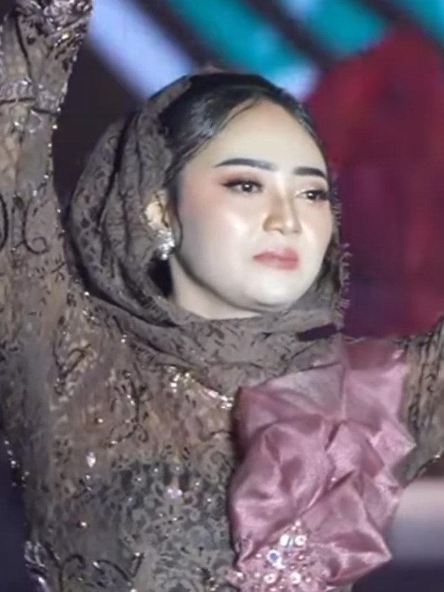 anggun sekali @silvykumalasari_real  #silvikumalasari  #silvikumalasari_real  #himawanmusic  #harlahsabilutaubah2025  #gusiqdammuhammad  #stpusat  #shabilutaubah 