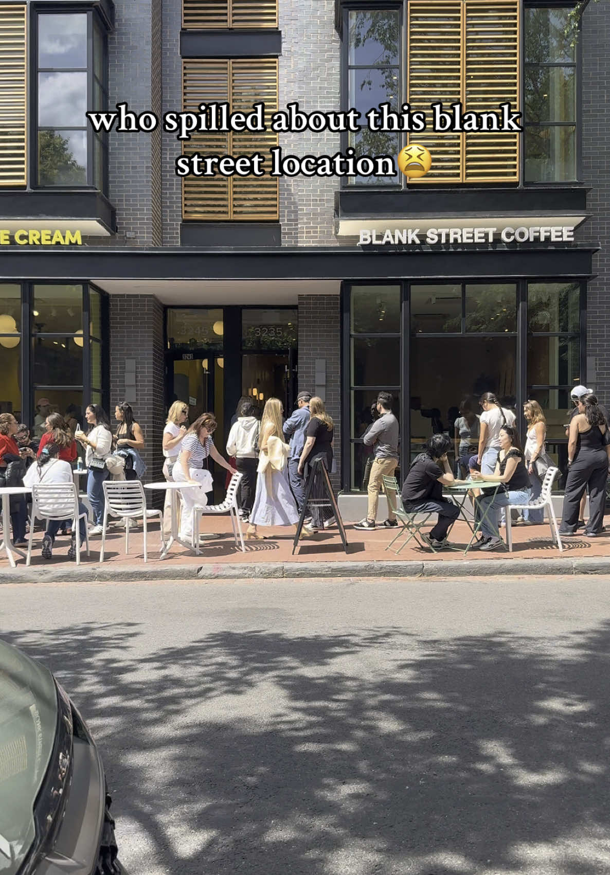like why is the line so long😩😩 #blankstreet #matcha #coffee 