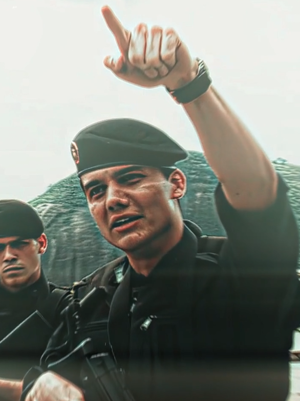 O Melhor Filme Brasileiro! Capitão Nascimento era imparável! 🇧🇷💀| #capitaonascimento #capitaonascimentoedit #capitao #tropadeelite #tropadeelite2 #tropadeeliteedit #wagnermoura #bope #policial #militar #brasil #cinemanacional #edit 