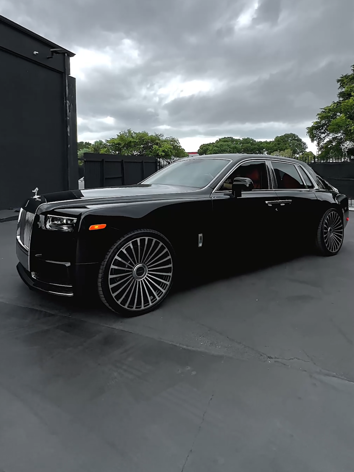 Rolls Royce Phantom - Now available at CAR TV for sale. DM us for more information  #rollsroyce #phantom 