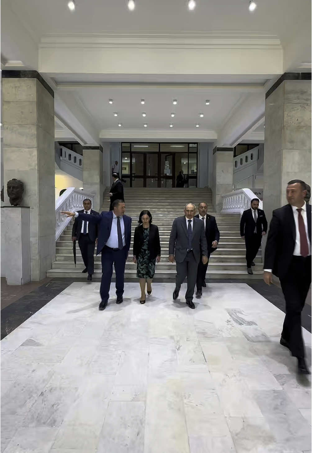 ԵՊՀ այցի առիթն օգտագործելով Իրական Հայաստանի գաղափարախոսությունը ներկայացրեցի մի խումբ ուսանողների եւ դասախոսների