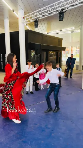#nekedbelegyen #kaskosan #fyp #romanipe #romanidance #romanipeople #gypsymusic #romaboy #romagirl #romanisong 