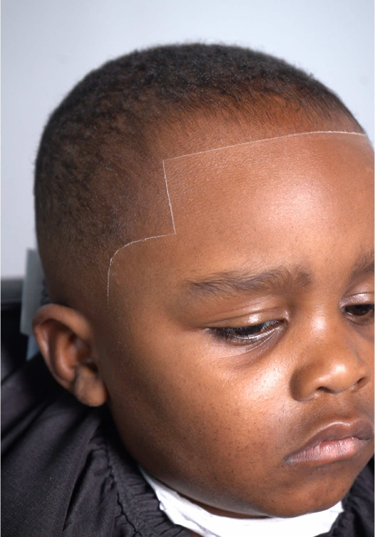 Major Chop for lil man‼️ I think this might’ve been his first time cutting it all off🔥✂️  • • • #sweetcutzz #son #barberson #dallasbarber #barber #dallas #transformation #shag #kidcuts #dfwbarber #dfw #waves #curls #apple #explore #explorepage #fyp #luka #arlington #arlingtonbarber