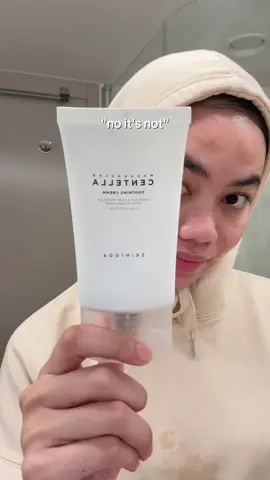 skin breakout + oily + sensitive = nightmare. nasib baik dulu berani try moisturizer from skin1004 ni huhu #skin1004 #skin1004soothingcream #skin1004moisturizer #oilyskin #fypage 