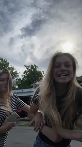 Having fun🤪😂❤️#dancer #goviral #fyp #makeusfamous #lovedancing #lovedancing #dancefriends #besties #funnydance @Cornelia🩷🩷 @Elizabeth_holstein❣️ @Beatjump @CLARA🩵🤍 @tulle @isa🌞💫 @Babette OZ 🪭 