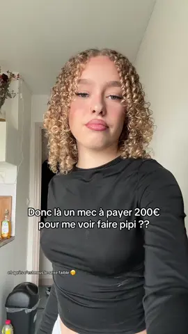 les traces sur mon t shirt c’est du déo je suis pas cracra 