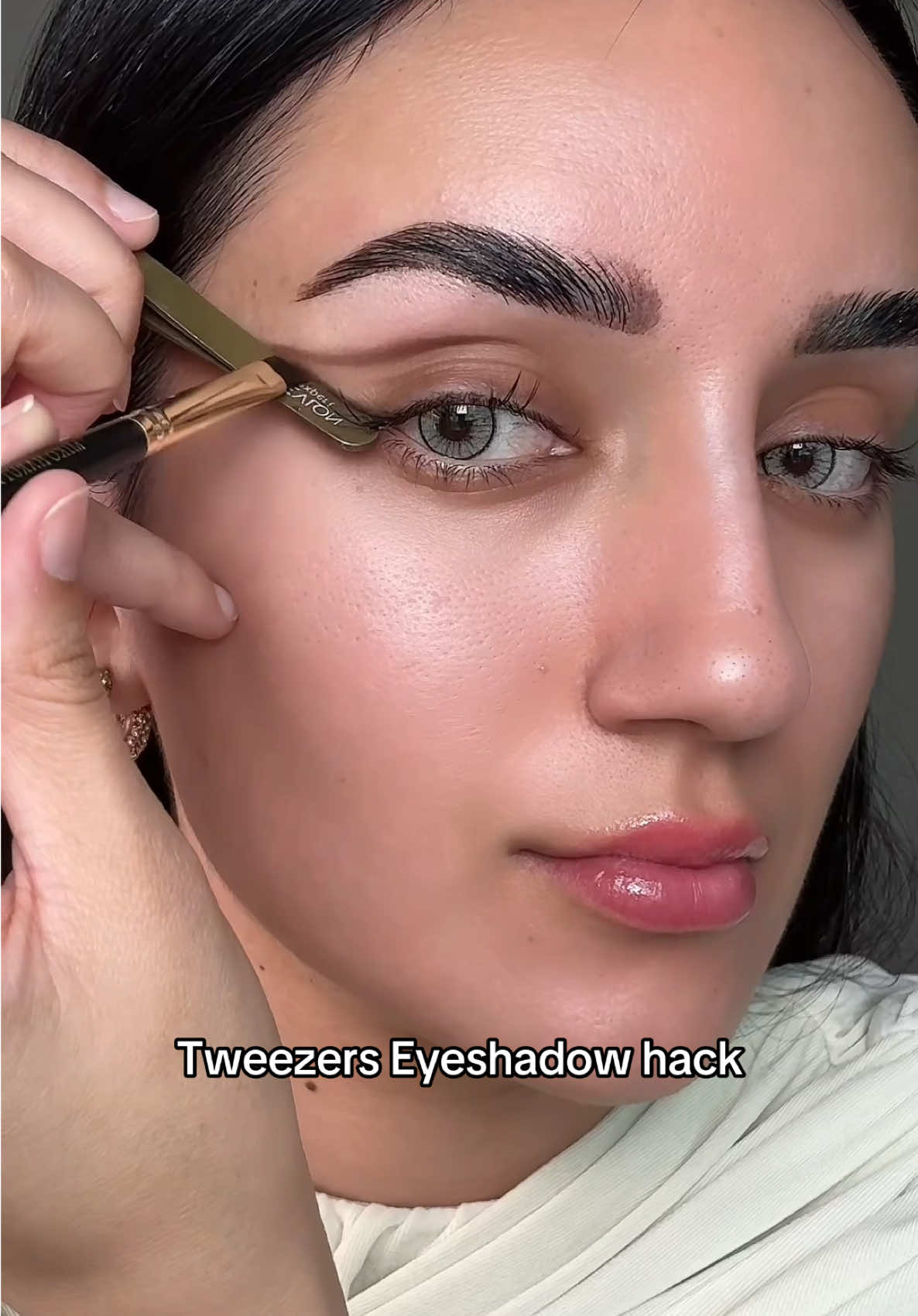 love this eyeshadow hack😮‍💨😳 #glam #eyeshadowhack #makeup #makeuptutorial #eyeshadowhacks #eyemakeuphacks IB: @lenkalul  @Anna Beauty Creator 