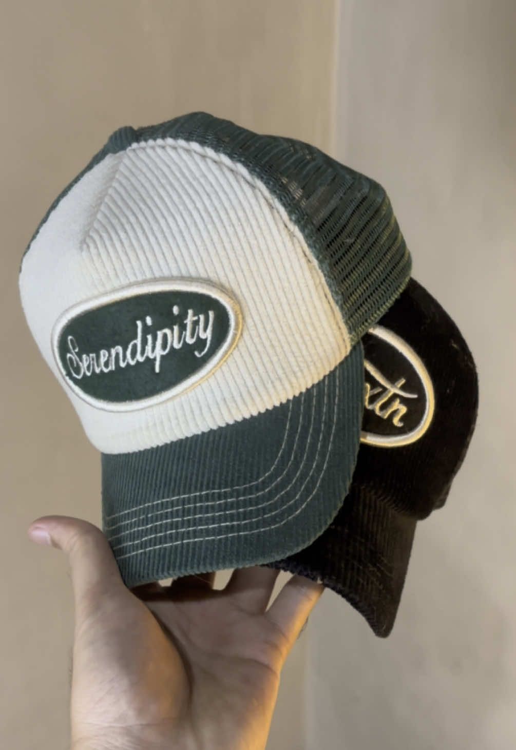 topi yang di cari cari #topi #topilidahpendek #topicorduroy #topipria #topimurah 