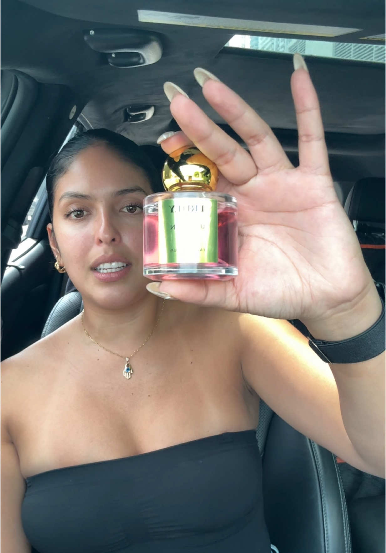 Huele divino y te dura todo el día 😍😍😍 #truly #miolor #perfume #olor #perfumedemujer #mujereslatinas #fyp #tiktokfinds 