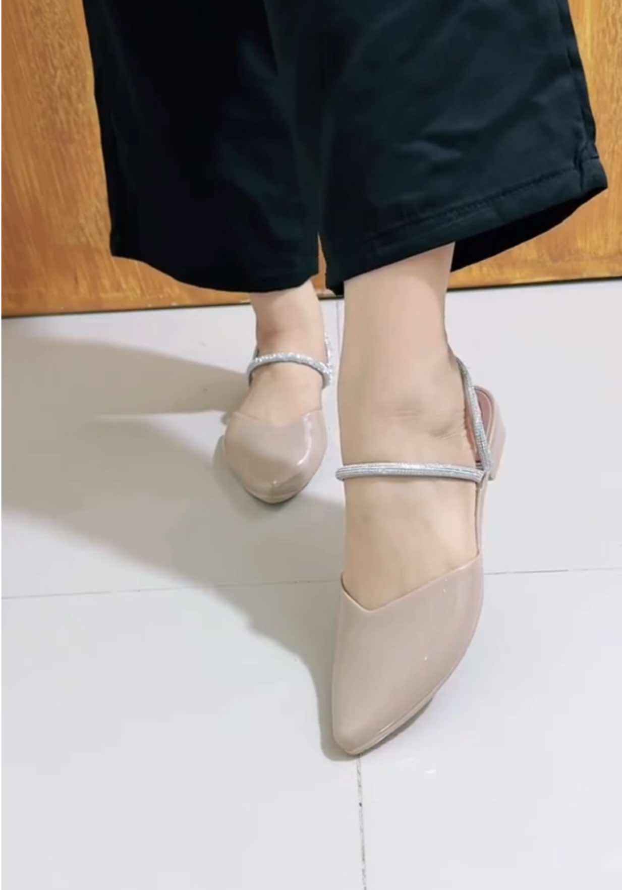 #halfshoes #elegantsandals #flathalfshoes 