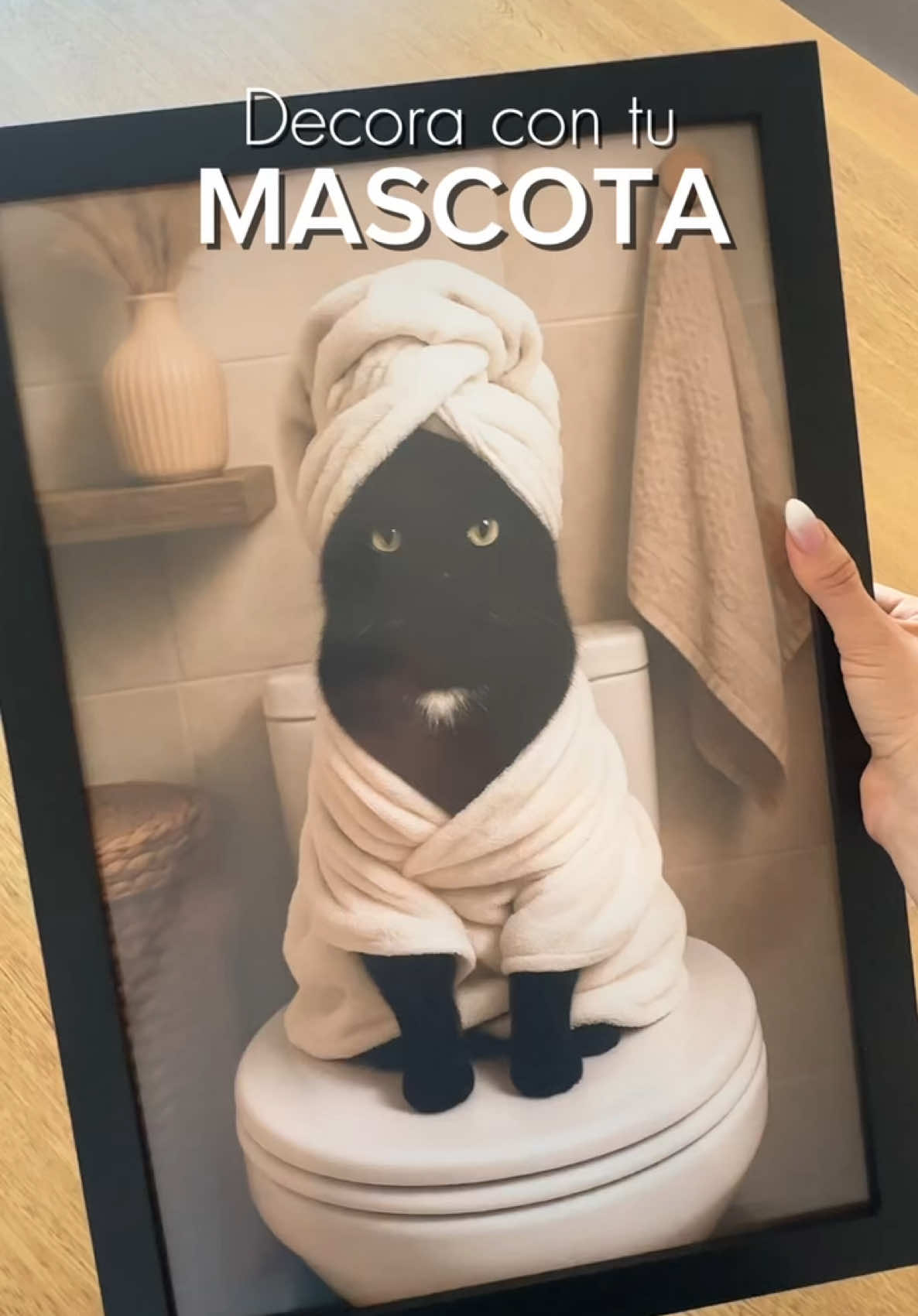 Decora con tu mascota tu baño. #decoracion #cuadro #portaretratos #chatgpt #baño #homedecor #decoraciondeinteriores #hogar #casa #mascotas #gato #perros 