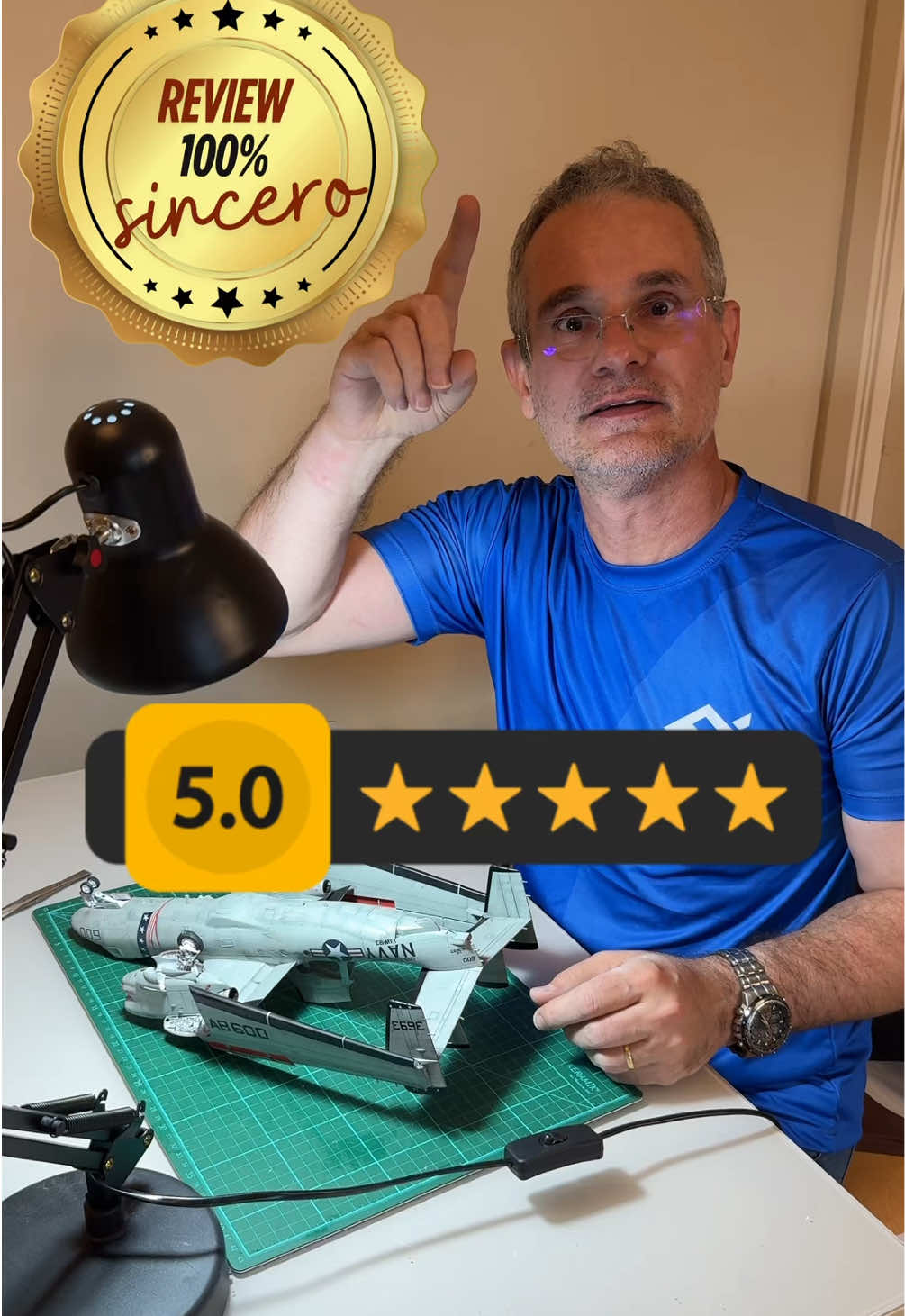 REVIEW 100% sincero #7 Nesse episódio eu estou fazendo o review da Luminária Abajur de Mesa Articulada Base e Garra 2 em 1 Luminária Fixar 💡 Sua mesa merece uma luz com estilo e funcionalidade! Essa luminária articulável é perfeita pra quem estuda, trabalha ou ama ler com conforto 👇 ✅ Flexível: direcione a luz como quiser ✅ Bivolt e com base inclusa ✅ Design elegante que combina com qualquer ambiente ✅ Disponível nas cores preta e branca Com 65cm de altura, ela ilumina de verdade! #Luminaria #abajur #Estudo #HomeOffice #DicaBoa #Decoração #SetupPerfeito #tiktokshop #tiktokshopchegou #review100porcentosincero