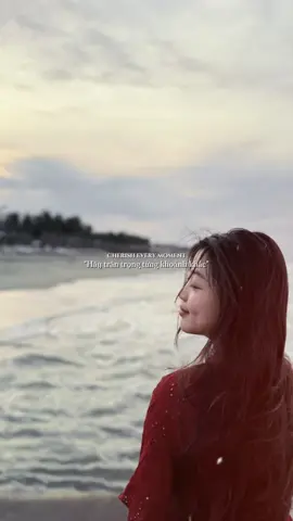 “Hôm nay mọi người hỏi em rất nhiều, nhưng em mong thay vì đào bới lý do tại sao lại như thế thì dấu chấm hết cho một cuộc đời đã được viết ra, thay vào đó nếu được hãy vì họ phóng sinh, chép kinh, hồi hướng cho bạn. Đó là bậc thang sẽ giúp bạn thanh thản và bước đến cõi tịnh độ. Đó mới là điều nên làm nhất bây giờ 🪷 Hành trình nơi trần thế đã trọn, mong người bình an nơi cõi vĩnh hằng.”