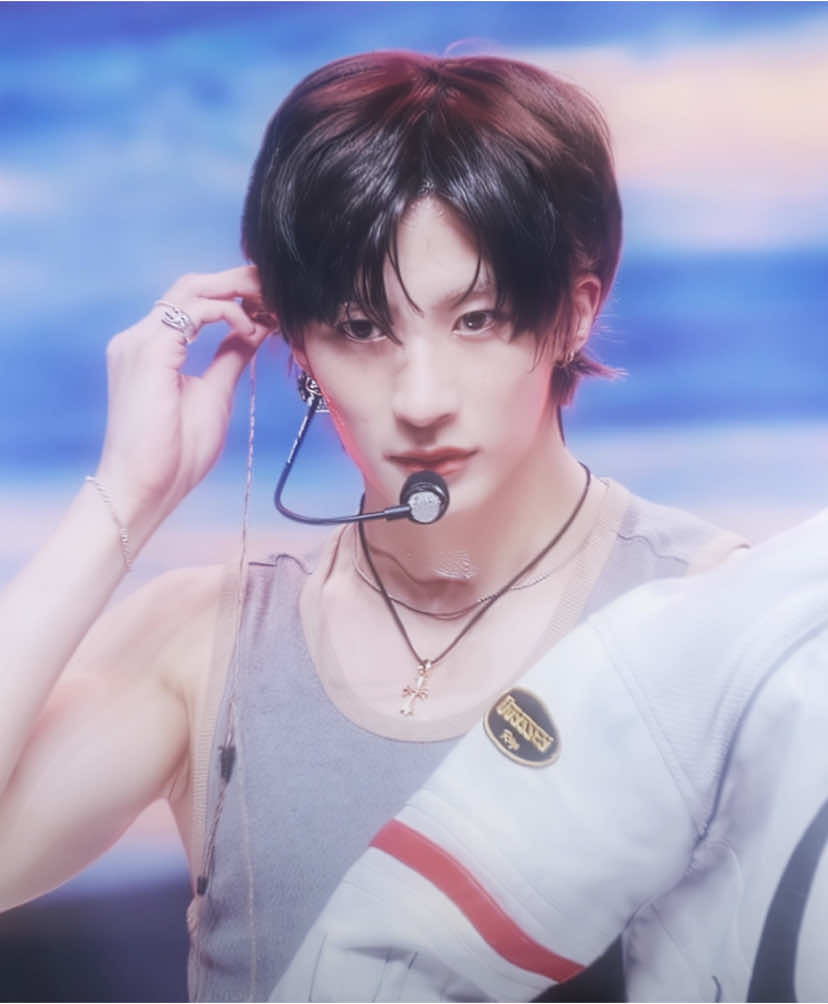 anton is so sassy I love, also I don’t make edits like these i changed the cc like 3 times cause it looks so bad 💔 #anton #edit #riize #antonedit #kpopfyp #fyp #riizeedit #antonriize 
