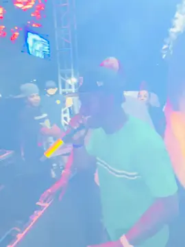 El negro tecla montado en la tarima del rey de rocha junto con el papa de los pollitos chawala 👑#vira #viralvideo🔥 #capcut #sigueme_y_te_sigo #paratiiiiiiiiiiiiiiiiiiiiiiiiiiiiiii #rumbadevalencia #rumbasdelsurdevalencia #tik_tok 