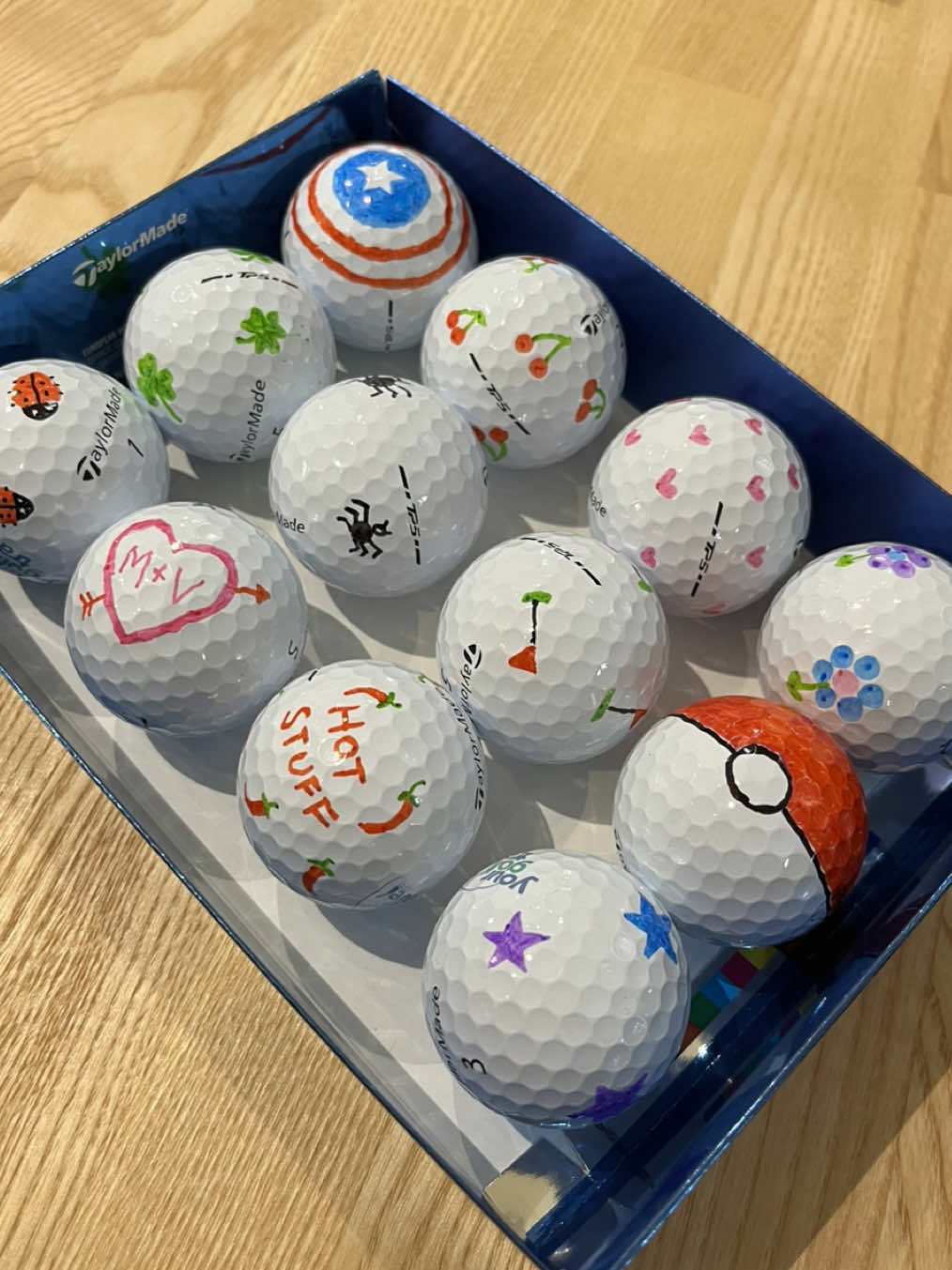 Painting my fiancé golf balls to take on his stag do! #golf #golftiktok #golftok #golfer #golfball #golfballart 