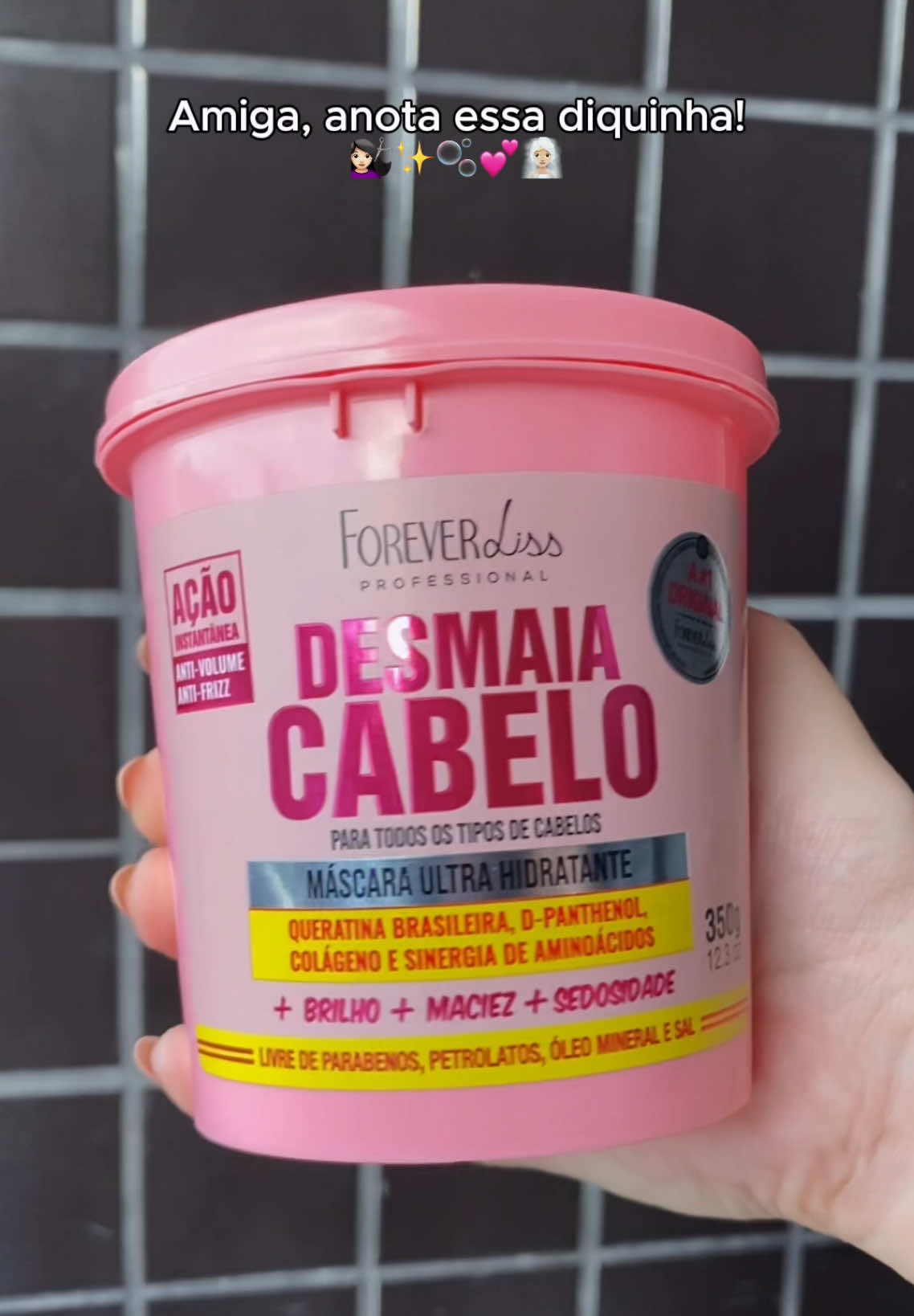 Testei a máscara Desmaia Cabelo da @Forever Liss e só digo uma coisa: ela entrega tudo! 🩷 Ela virou queridinha por aqui! ✨ Cabelo alinhado, hidratado, sem frizz e com aquele brilho que a gente ama. A textura é super cremosa e o efeito é imediato! 😍 #DesmaiaCabelo #ForeverLiss #CabeloHidratado #DicaDeBeleza #HidrataçãoPower #HairCareRoutine #CabeloDeSalão #HidrataçãoCaseira #CuidadosComOCabelo #BelezaReal