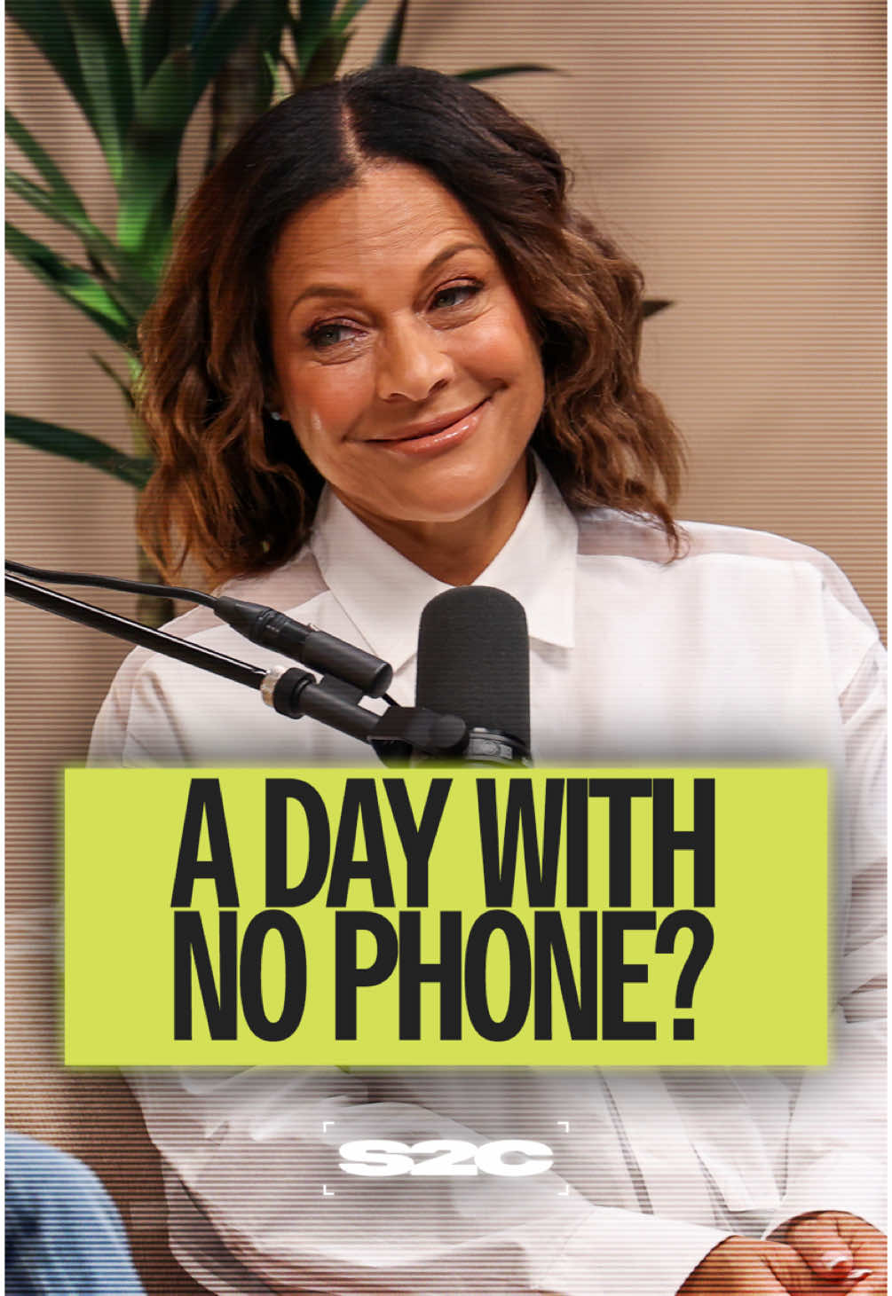 What's the max amount of time you can make it without your phone? 😂 #phone #fun #podcast #mom 