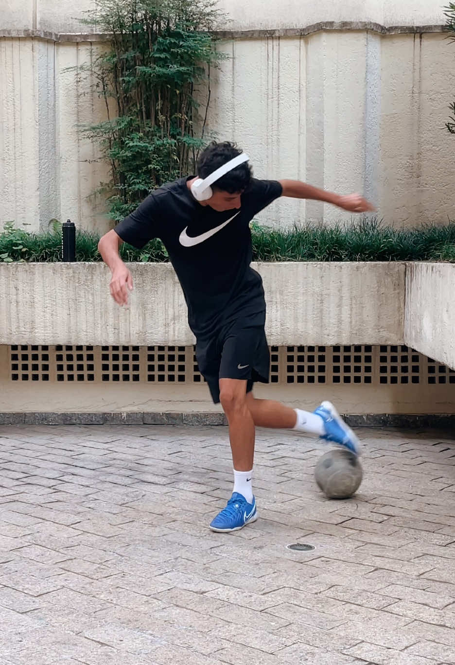 combos!😮‍💨🔥 #streetsoccer #groundmoves #skills #dribles #fyp 