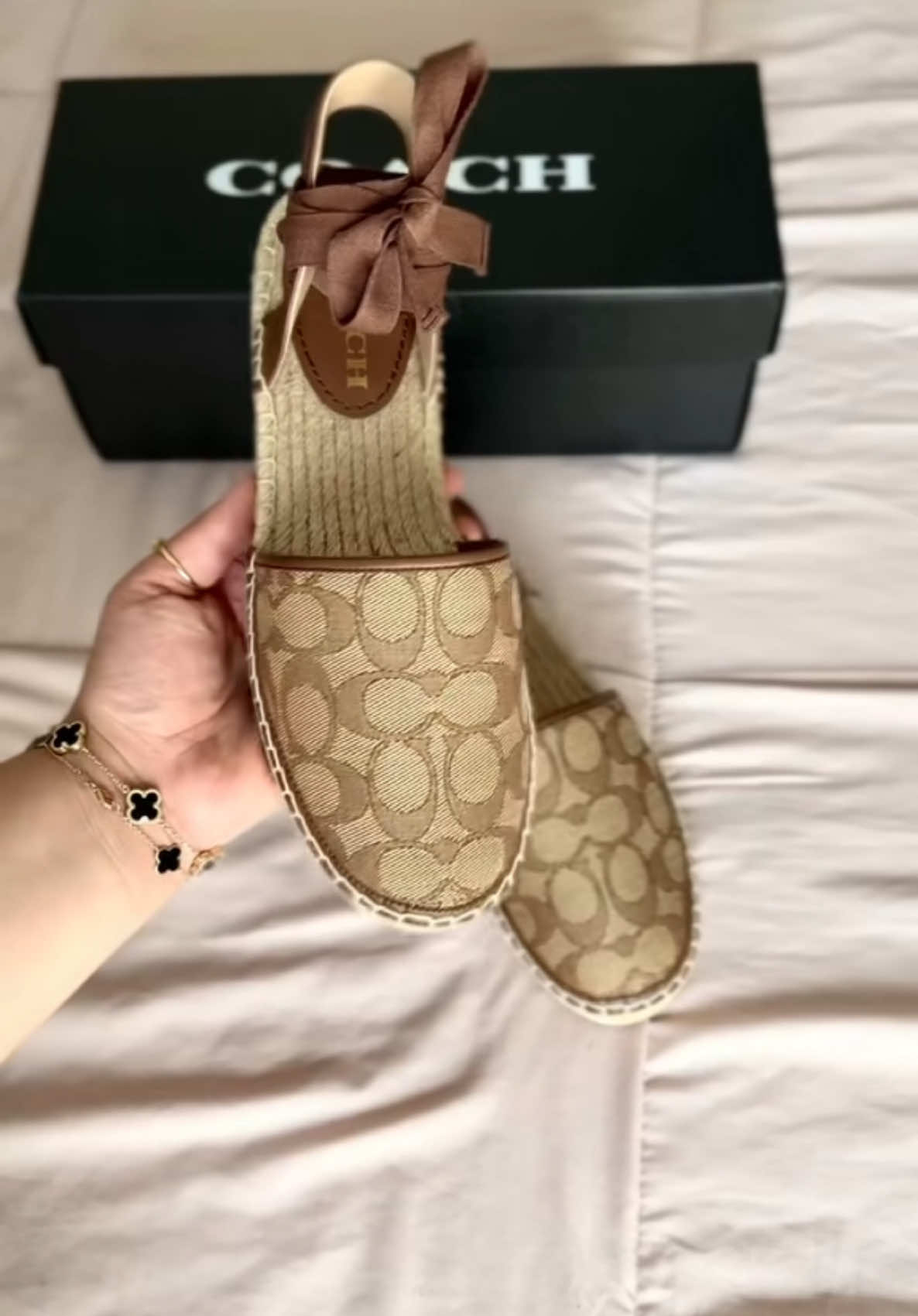 The perfect summer shoes 🫶🏻💕 #summershoes #coach #shoeinspo #SummerFashion 
