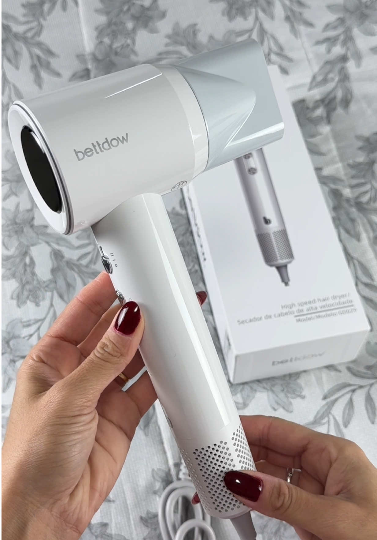 Tecnologia, praticidade e resultado de salão em casa! ✨ Meu novo secador favorito! 😍  Já clica no carrinho e garante o seu! #TikTokShopChegou  