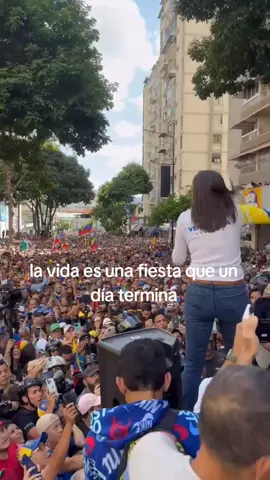 Y fuiste tú mi baile inolvidable.  #mariacorinamachado #mcm #venezuelalibre 