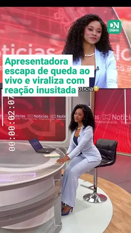 Rossy Lemos, âncora do Noticias RCN Weekend, virou assunto nas redes após passar por um imprevisto ao vivo: a cadeira em que estava sentada cedeu no meio da transmissão. Sem perder a compostura — nem o equilíbrio —, ela se segurou na mesa e continuou apresentando com naturalidade. A reação espontânea e profissional rendeu mais de 24 milhões de visualizações nas redes. “Os segundos mais longos da minha vida”, escreveu Rossy. (Vídeo: Reprodução Rossy Lemos) #jornalista #viral_video #apresentadora #apresentadoradetv #queda #notíciastiktok #notícias #vídeoviral #DiáriodoNordeste
