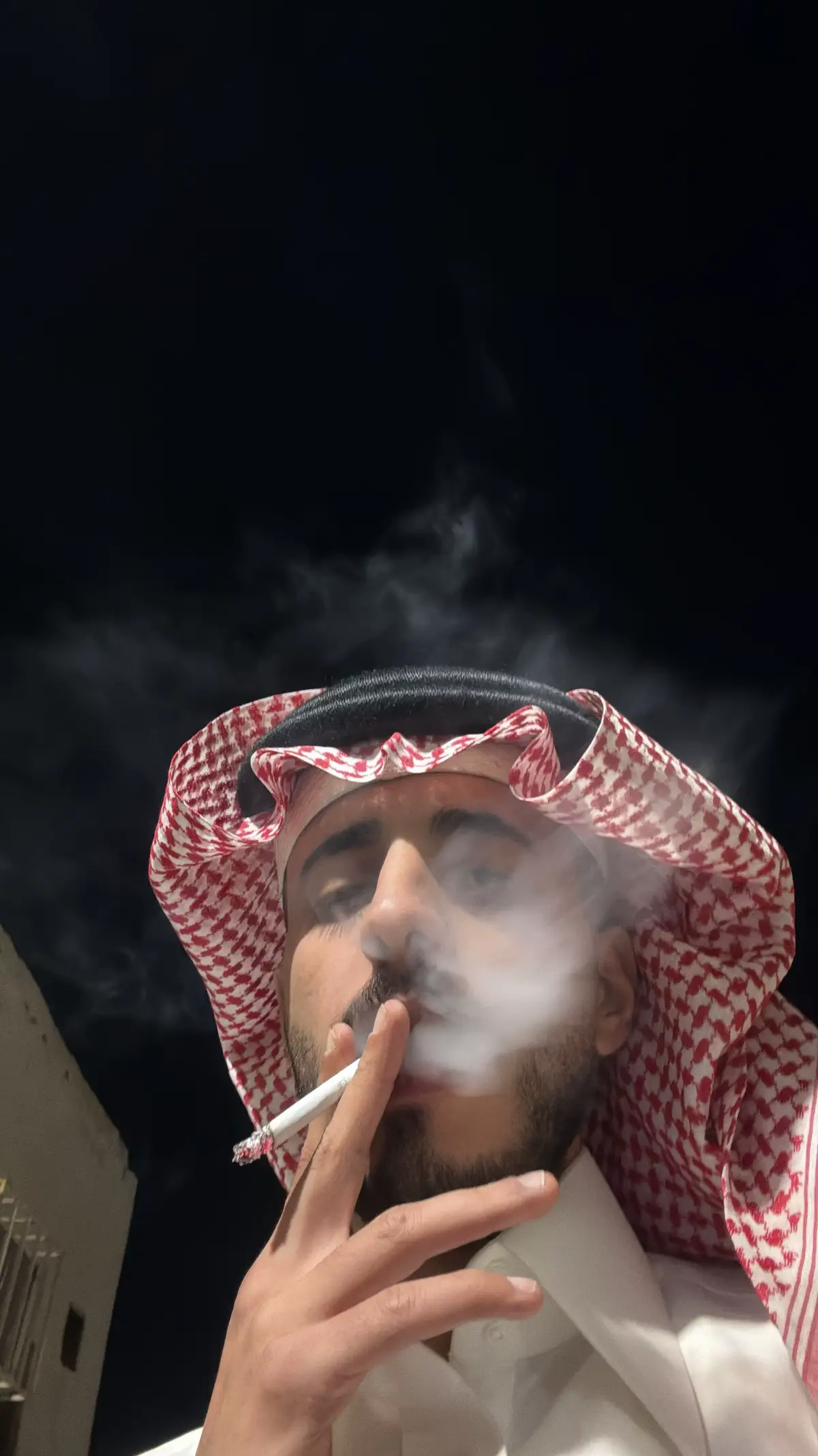 والله اني طحت من كثر الوقوف ‏ولا رفعني في الحياه الا الصبر  ‏طالت الاحزان من كثر الظروف ‏ولا بقى لي غير جرحين و سهر  ‏انكسرت و مابقى غير الحروف ‏الكتابة تعطي لـ كسري جبر  ‏راح عمري كله بلحظات خوف ‏من يجيب لخوفي الباقي عمر #explore #fyp #اكسبلور #madina 