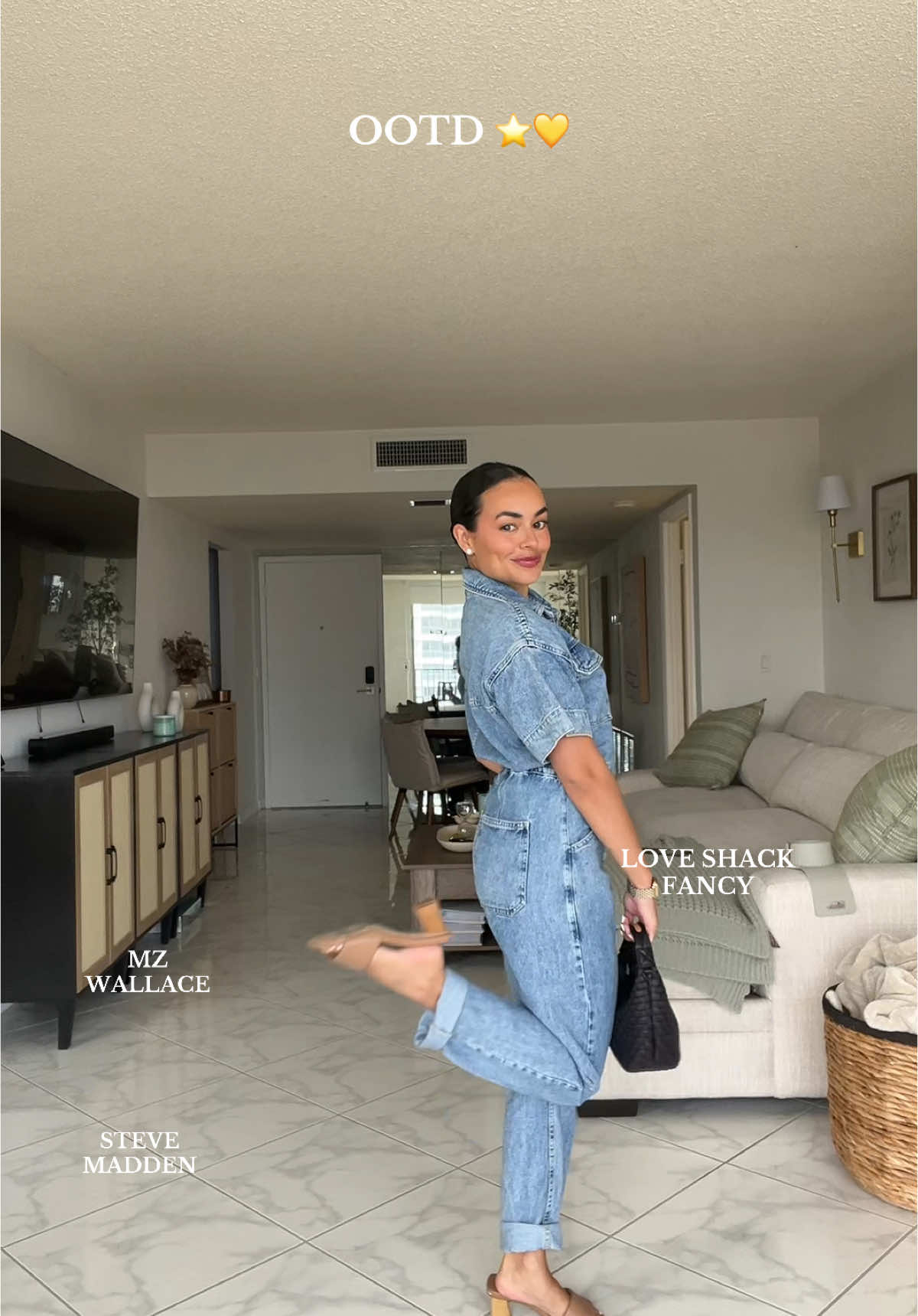 We loooove love denim 🩵💛  #miamiinfluencer #nanoinfluencer #contentcreator #OOTD #ootdinspo #ootdfashion #ootdinspiration #simpleootd #elevatedlook #styleinspo #springfashion 