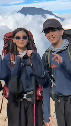 serasi amat si🤏🥰 @buN @aca #abunsungkar #calistaarum #bunca #mendaki #mountaindate? 