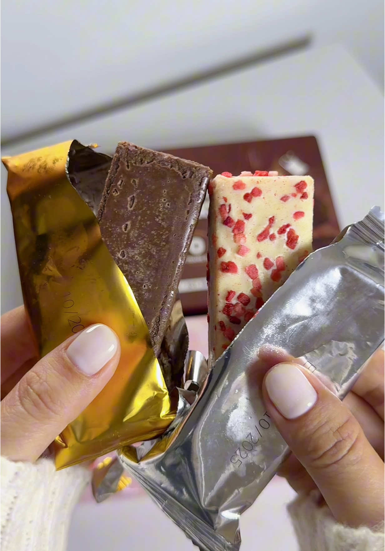 Current favorite snack 🍫🍓 #healthysnacks #snacks #healthysnack #healthyfood #wafer #wafersnack #Foodie #whey #dujosoo #dujosooph 