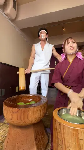 mochimochi pounding!  #kyoto #matcha #muscle #fyp #mochimochi 