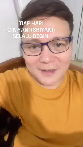 TIAP HARI  CIK YANI (SRIYANI)  SELALU BEGINI #tiktokindonesia #reels__tiktok #reels #cat #catlovers #tiktokviral 