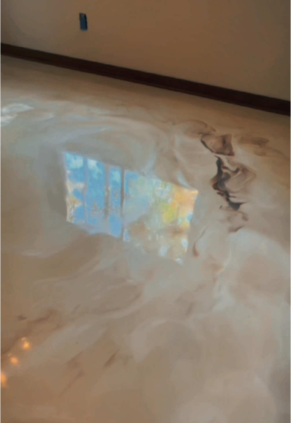 You can’t go wrong with white marble ✨ #epoxy #resinfloors #interiordesign #foryou #fyp #remodel #porcelanato #luxury #art #marble #resinfloor 
