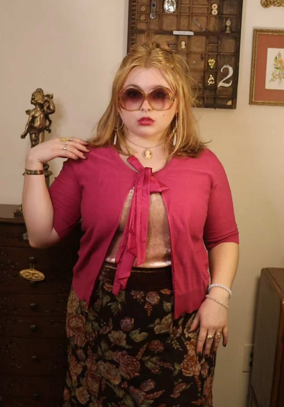 fun art teacher? eclectic vintage chic? what would you call this aesthetic?  tbh not my favoriteee look I created. There’s something about the elements I’m not entirely in love with - don’t get me wrong. I love the pieces individually, not sure I love them together? It’s like when’s the Goff meets vintage meets twee. What do you think? 💖all thrifted, no particular details 💖 #vintage #whimsicalstyle #whimsigoth #witchywoman #witchystyle #curvystyle #midsize #midsizestyle #midsizefashion  