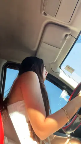 Sa may mga event jan pwede niyo po akong i-hire as singer 🤣 sisirain ko lang po yung event niyo 