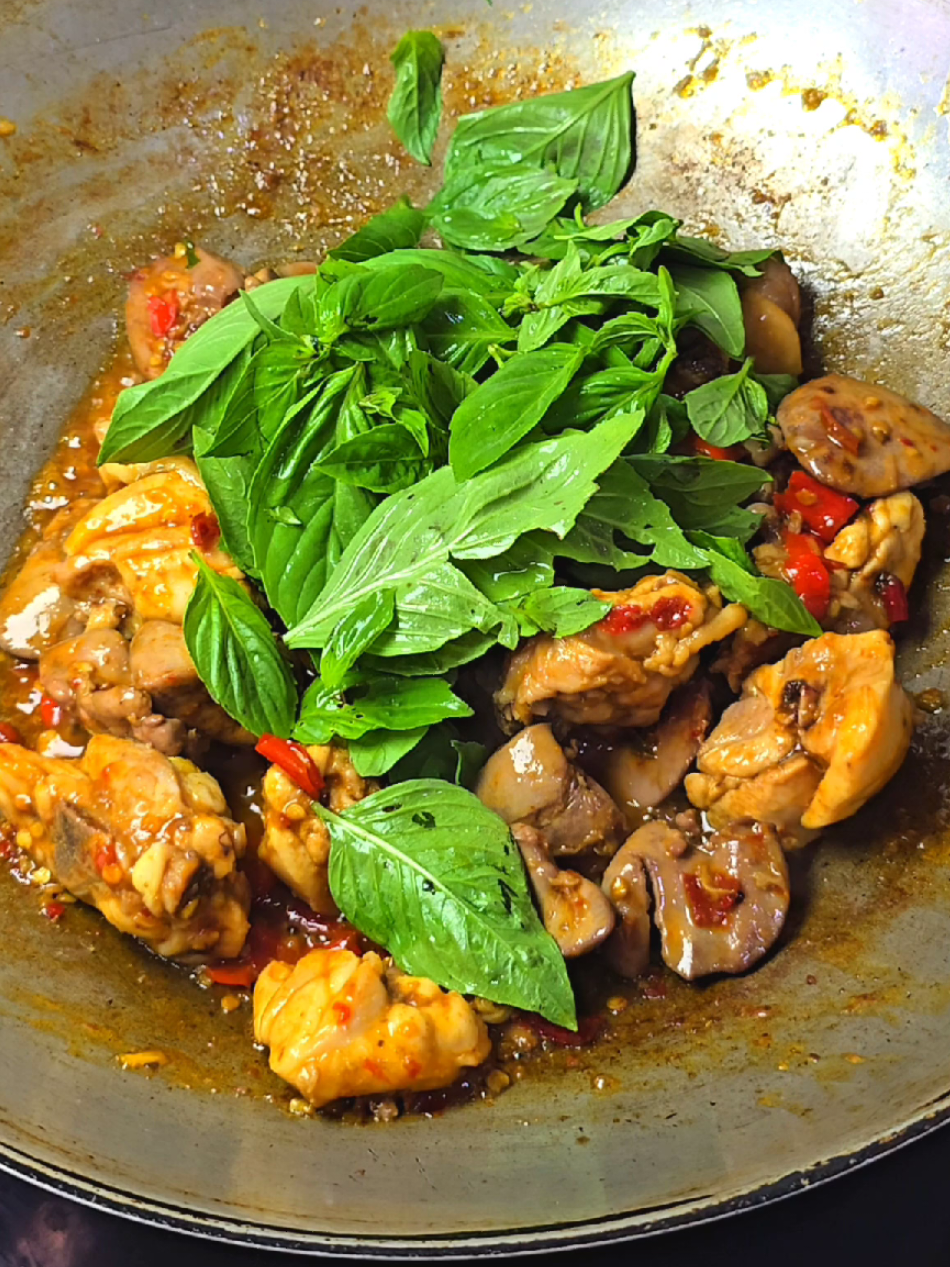 ไก่ผัดใบโหระพา ข้าวหมดหม้อออ #ไก่ผัดใบโหระพา #ทำอาหาร #ข้าวหมดหม้อ 