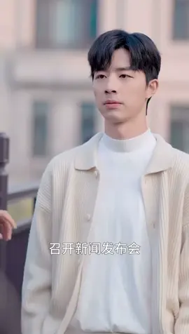 ส่วน 4 | Ep 15 สาวออฟฟิศทะลุมาในโลกนิยายกลาย เป็นคุณหนูเศรษฐี มิหนำย้ำยังมีพี่ชายที่หล่อรวยตั้งสาม พี่ใหญ่ : หยางเผิงเฉิง  นางเอก ML : เฉาเชียนอี เรื่องย่อ📃โจวเนี่ยนบังเอิญทะลุมิติเข้าไปอยู่ในนิยาย กลายเป็นตัวประกอบชื่อเดียวกันที่มีจุดจบอันน่าสงสาร แต่ภายใต้การยั่วยุของนางเอกเดิม เธอกลับประสบความสำเร็จในหน้าที่การงานและได้พบกับครอบครัวที่แท้จริง จนวันหนึ่งมีคนจับภาพได้ว่าเธอเข้าออกคฤหาสน์ของเจ้าพ่อผู้ทรงอิทธิพลแห่งเมืองหลวงได้อย่างอิสระ ชาวเน็ตพากันเม้าท์: “ไม่ต้องอธิบาย เรารู้ นั่นน้องสาวนายแน่!”แต่คุณชายลู่หน้าดำตอบกลับทันที: “นั่นภรรยาผม” #เทรนวันนี้ #ล่าสุด #หนังสั้นจีน #หนังสั้น #หนังจีน #ซีรี่ย์จีน #ซีรี่ยแนะนำ #จีน #fyp #fy 