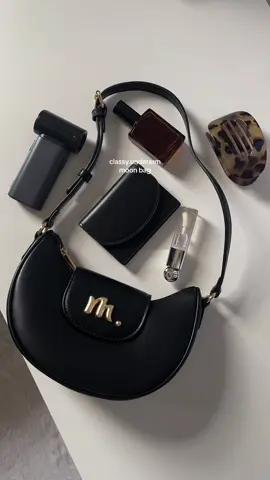 small classy bags >>> #moonbag #underarmbag #minibag #shoulderbag #mossdoom 