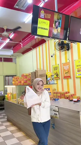 Roti selembut + toppingnya semelimpah ini, gimana gak jatuh cinta?😍 @Roti Gembong Gembul Indonesia  #rotigembonggembul  #rotilembut  #jajanenak  #fyp  #foryou 