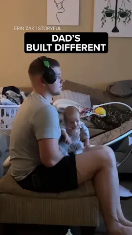 Dad can play games while taking care of the baby#fyp #kidsoftiktok #baby #baby #playgame #takecare #fypシ #usa #funnyvideos #swee 