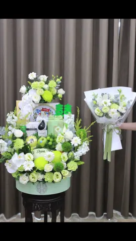 🌿 Tráp dạm ngõ tone xanh thanh lịch – Gửi trọn chân thành trong ngày ra mắt 🌿 Được thiết kế chỉn chu với sắc hoa tươi hiện đại phối cùng lễ vật truyền thống, bộ tráp không chỉ đẹp mắt mà còn thể hiện sự tôn trọng và trang trọng từ nhà trai. #lonawedding #xuhuong #trending #viral #flowers #cuoihoi #ledamngo #damngo #trapdamngo #trapcuoihoi #trapcuoihanam #hoacuoihanam #phulyhanam #tráp_ăn_hỏi_đẹp 