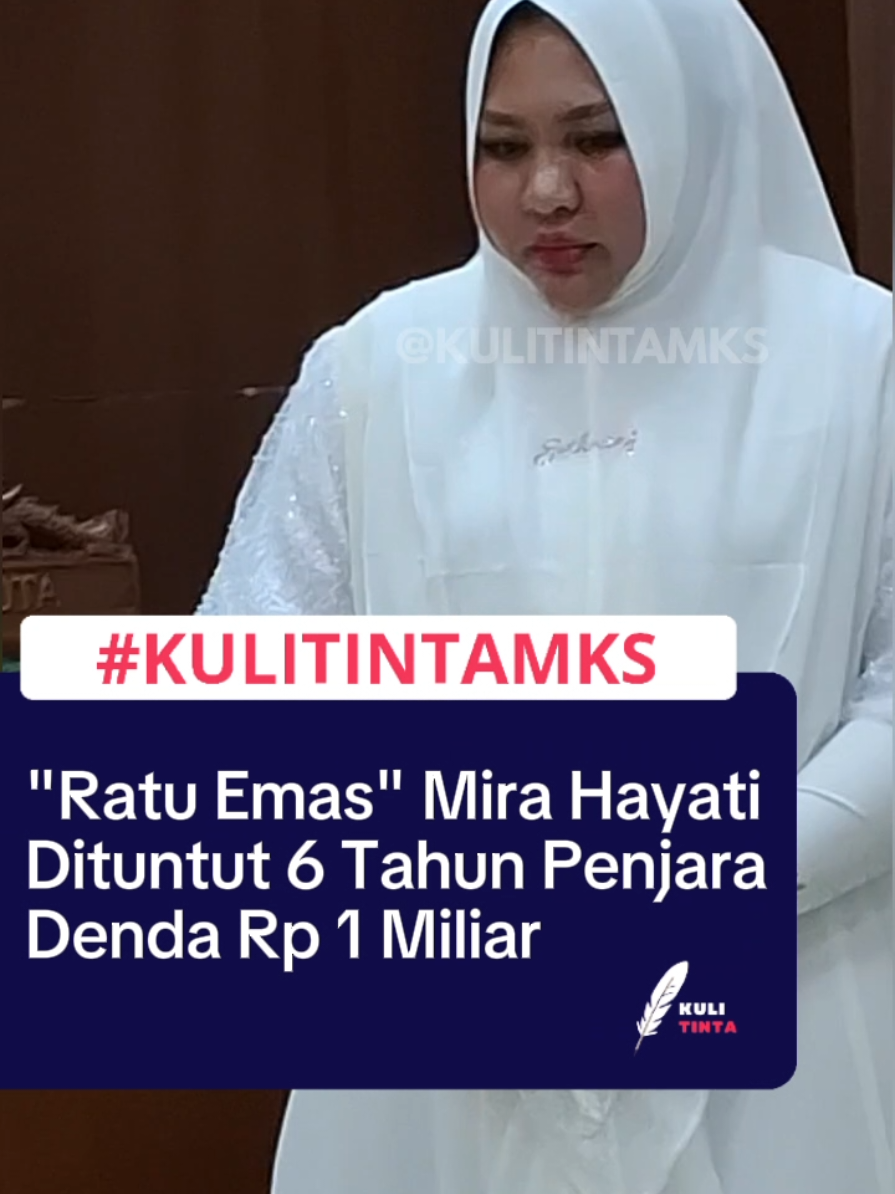 Perkara hukum yang menjerat Mira Hayati atau sering disebut 'Ratu Emas' kembali memasuki babak baru di ruang sidang Pengadilan Negeri (PN) Makassar, Selasa, 3 Juni 2025.  Perempuan yang menjadi terdakwa dalam kasus peredaran skincare berbahaya itu kembali duduk di kursi pesakitan. Sidang yang digelar merupakan agenda pembacaan tuntutan dari Jaksa Penuntut Umum (JPU) Kejaksaan Tinggi Sulawesi Selatan (Kejati Sulsel). Dalam persidangan tersebut, JPU yang diwakili oleh Yusnikar membacakan tuntutan terhadap Mira Hayati di hadapan Majelis Hakim, tim pengacara terdakwa, serta para pengunjung sidang. JPU menyatakan, Mira Hayati telah terbukti secara sah dan meyakinkan bersalah karena memproduksi dan mengedarkan sediaan farmasi yang tidak memenuhi standar keamanan dan mutu. 