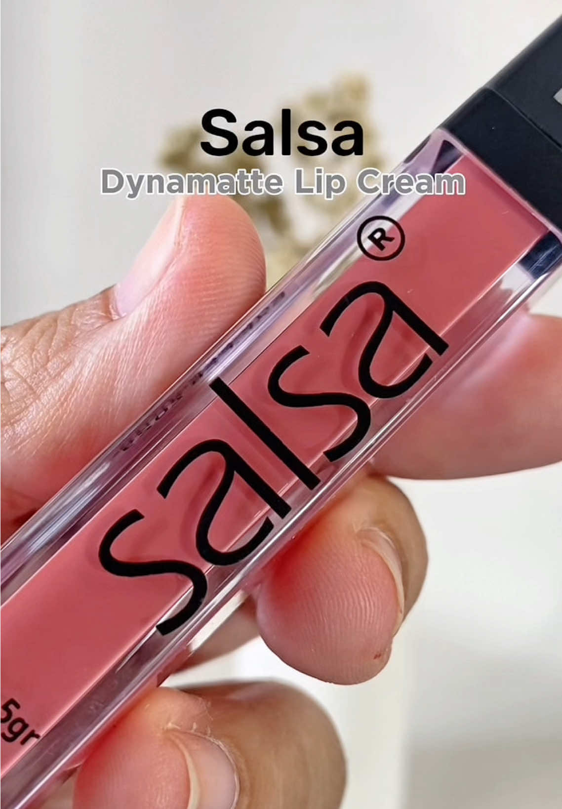 Aku pakai shade Pinky Winky. Sukaa bgttt matte nya cuantik!! #salsacosmetic #salsadynamattelipcream #lipcream #lipstick #fyp @Salsa Cosmetic Official 