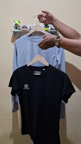 Nyari baju olahraga yang nyaman, stylish, dan tetap affordable? 💥 Saatnya cobain GEONERS SNELHEID Short Sleeve! ✨ Cocok untuk: ✅ Lari ✅ Senam ✅ Gym ✅ Aktivitas outdoor & indoor lainnya 👚 Desain simpel tapi elegan, dengan pilihan warna menarik: ungu, hitam, merah, pink, biru muda! 💨 Bahan ringan, adem, dan cepat kering — bikin gerak bebas tanpa risih! 💸 Harga awal Rp155.000, sekarang cuma Rp55.450 aja!  📲 Langsung checkout di Keranjang Kiri bawah! Stok terbatas, jangan sampai kehabisan! #GEONERS #BajuOlahragaWanita #TshirtFitness #KaosSenam #BajuRunningWanita #WorkoutOutfit #BajuGymCewek 