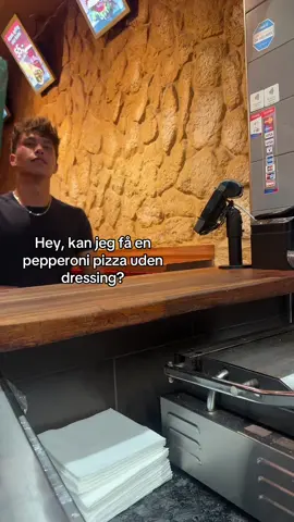 Dressing på slice?#alibaba #aarhus #denmark #pizza 