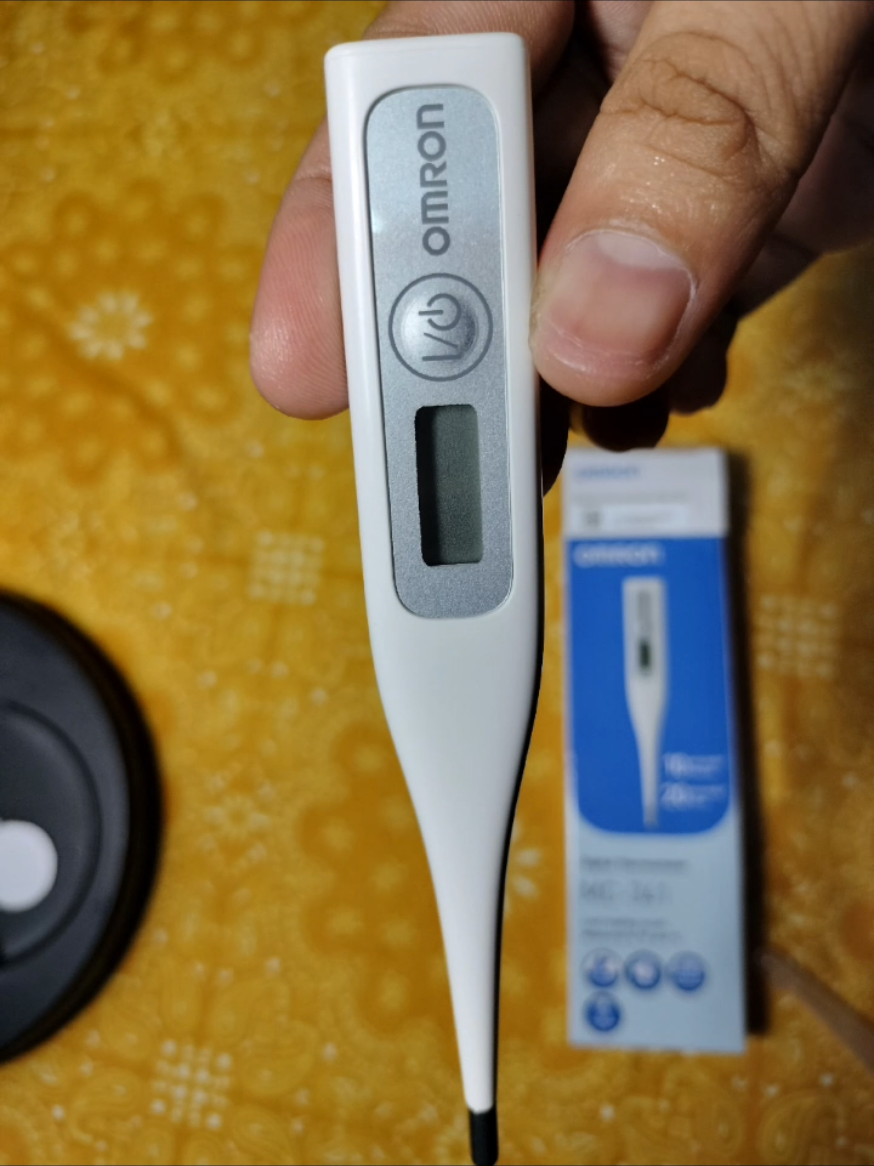 Stay on top of your health with the Omron MC-341 Digital Pencil-Type Thermometer. This compact and accurate thermometer provides fast, reliable body temperature readings in just 60 seconds. Ideal for home and personal use, it features a beeper alert, memory recall, and auto shut-off for convenience. Includes 5 disposable probe covers for hygienic use. Perfect for all ages. #omron #omrondigitalthermometer 