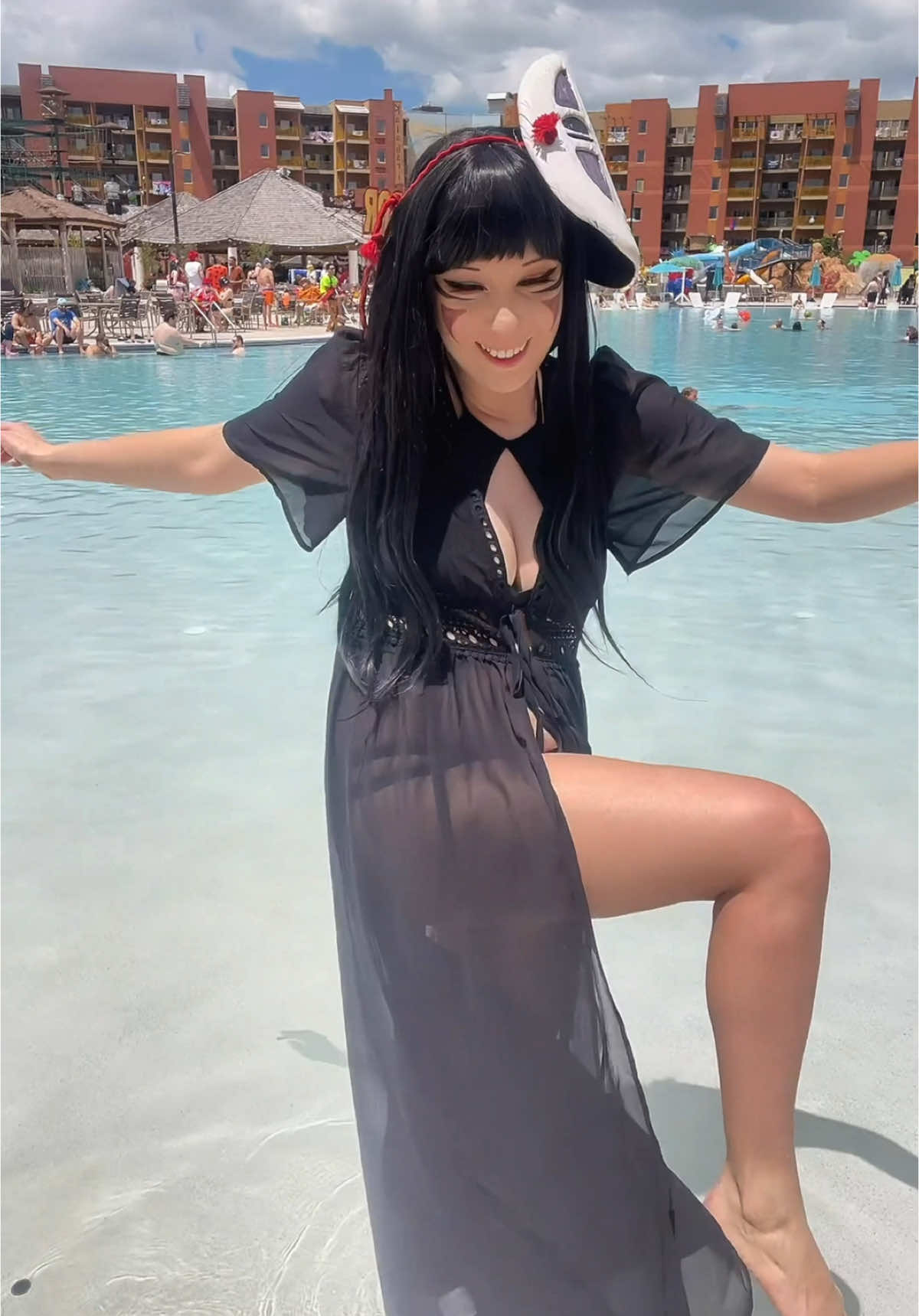 Been hitting the gym almost everyday for the past two months. 🙂 I’m super happy with my progress so far, but I still have a ways to go before hitting my goals.  #noface #spiritedaway #spiritedawaycosplay #colossalcon #nofacecosplay #animeconvention #cosplay #cosplayer 
