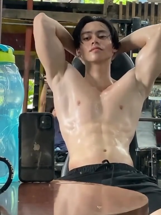 #princegoldackerman #sixpack #tiktokboy #bigboy #muscle #boy #gymrat #gym 